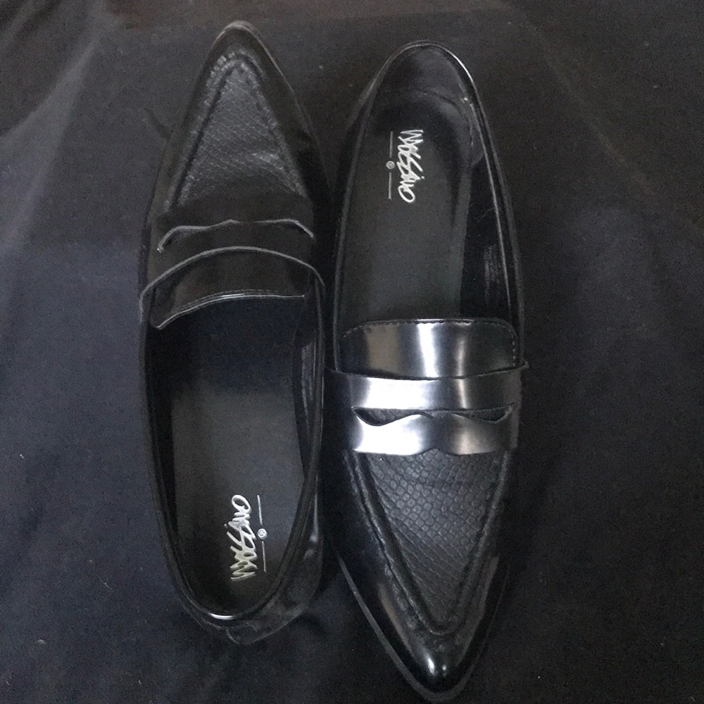 Woman’s flat shoes